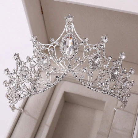 New bride's crown, Korean-style white handcrafted rhinestone headwear, wedding photo accessories, wedding dress, hair accessories New bride's crown, Korean-style white handcrafted rhinestone headwear, wedding photo accessories, wedding dress, hair accessories